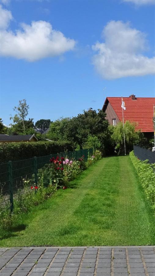 Ferienhaus Im Urigen Garten Bzw Eulenhaus Zingst Exterior photo